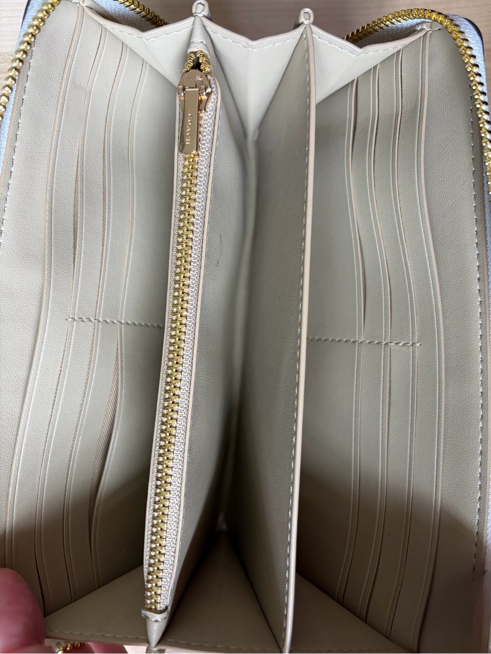 Coach Zip Around Canvas Strawberry Wallet Preowned - Picture 4 of 6